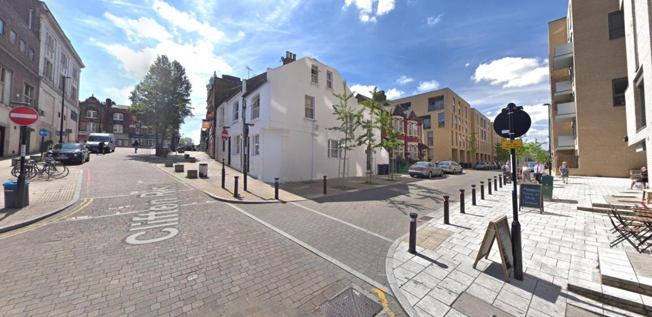 Super Studio With Two Bedrooms - Five Minutes From The Station! Londra Esterno foto